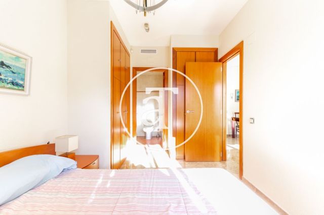Monthly rental apartment with 2 double bedrooms in Gracia 22