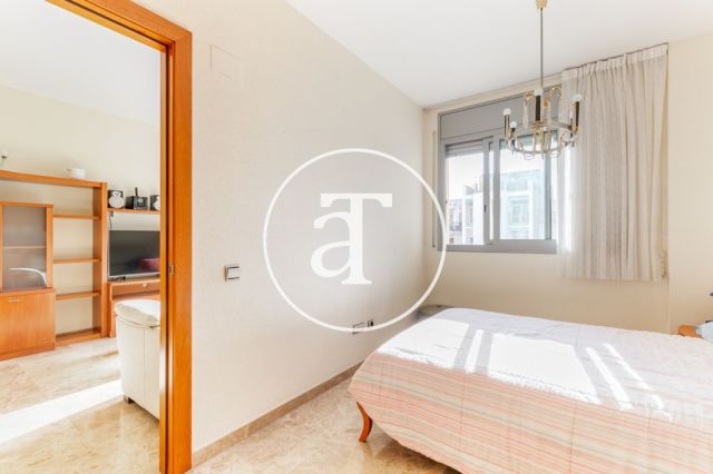 Monthly rental apartment with 2 double bedrooms in Gracia 21