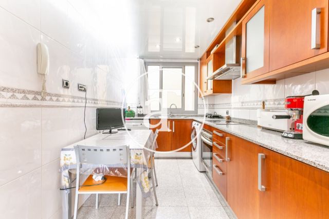 Monthly rental apartment with 2 double bedrooms in Gracia 11