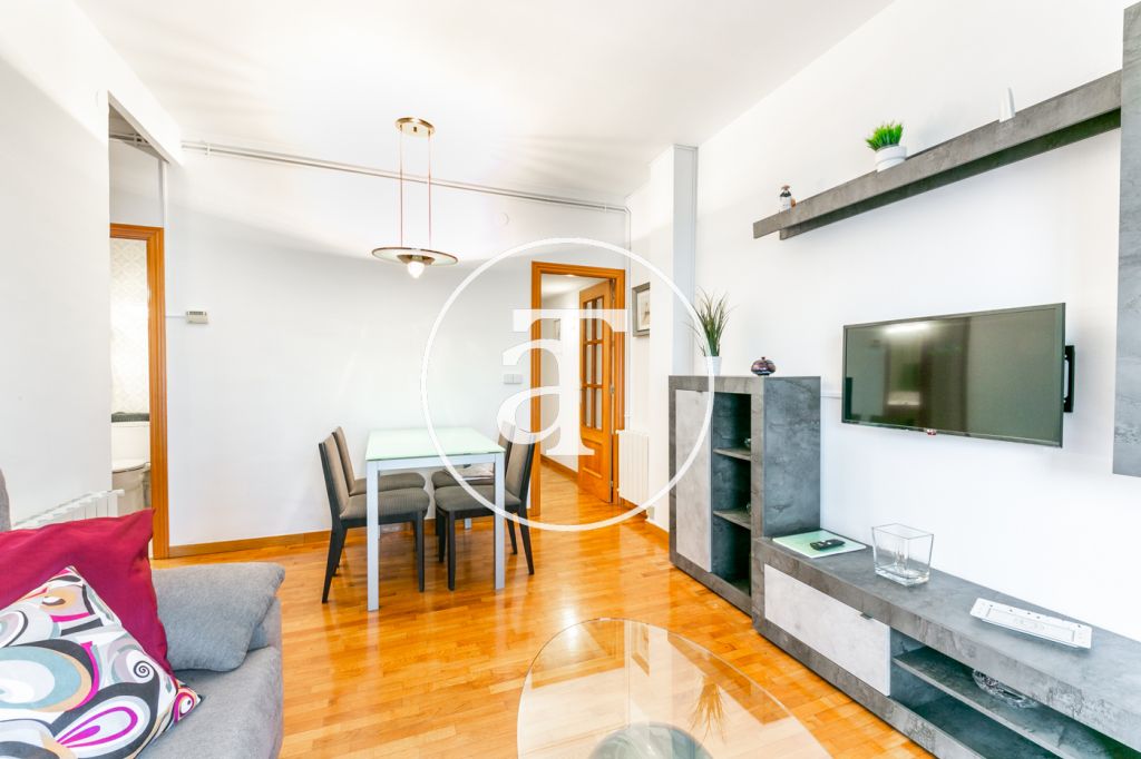 Monthly rental apartment with 3 bedrooms and terrace in Gracia 2
