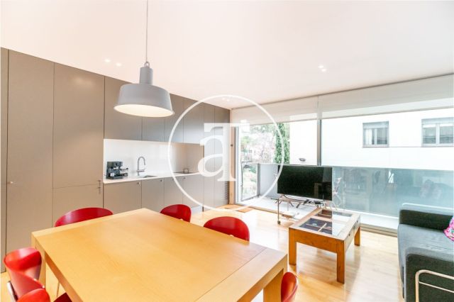 Monthly rental apartment with outdoor terrace steps from Parque Güell 3
