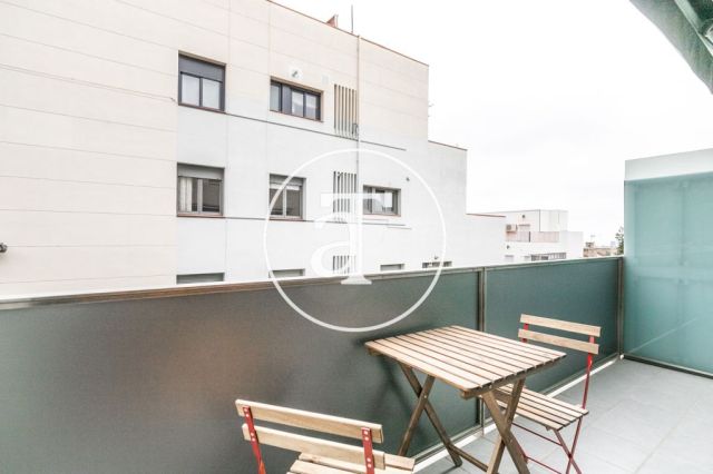 Monthly rental apartment with outdoor terrace steps from Parque Güell 15