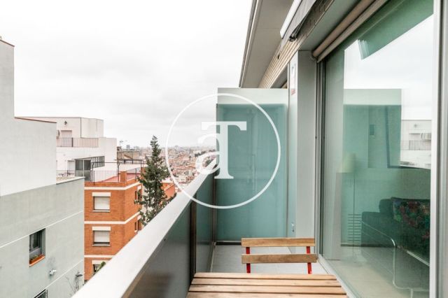 Monthly rental apartment with outdoor terrace steps from Parque Güell 16