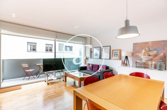 Monthly rental apartment with outdoor terrace steps from Parque Güell 11