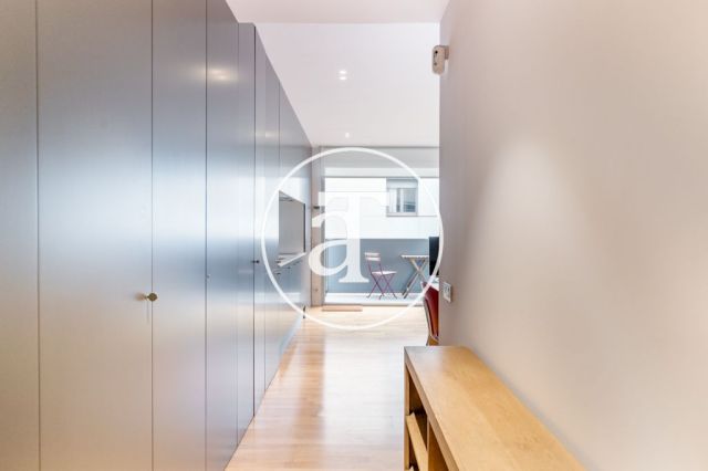 Monthly rental apartment with outdoor terrace steps from Parque Güell 22