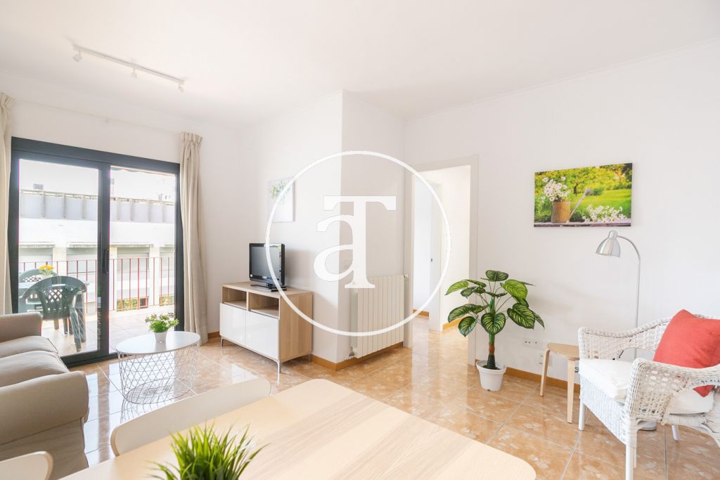 Monthly rental apartment with 3 double bedrooms and private terrace in Eixample 1