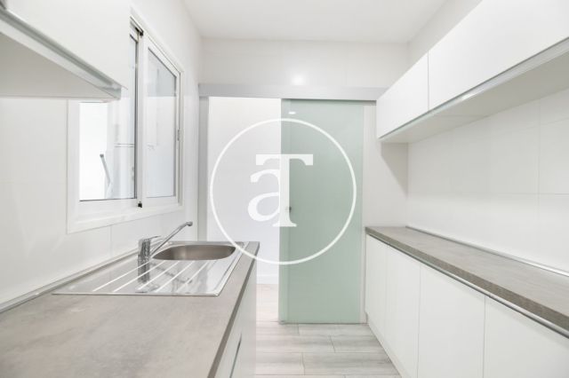 Monthly rental apartment with 3-bedrooms in L'Hospitalet de Llobregat 11