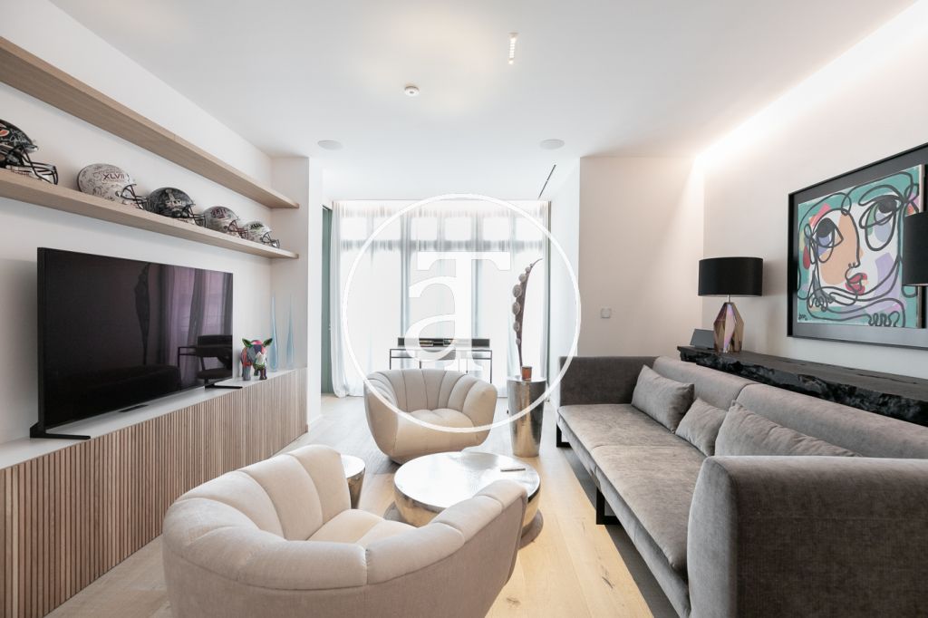 Monthly rental luxury duplex with 3 bedroom and terrace in Eixample 2