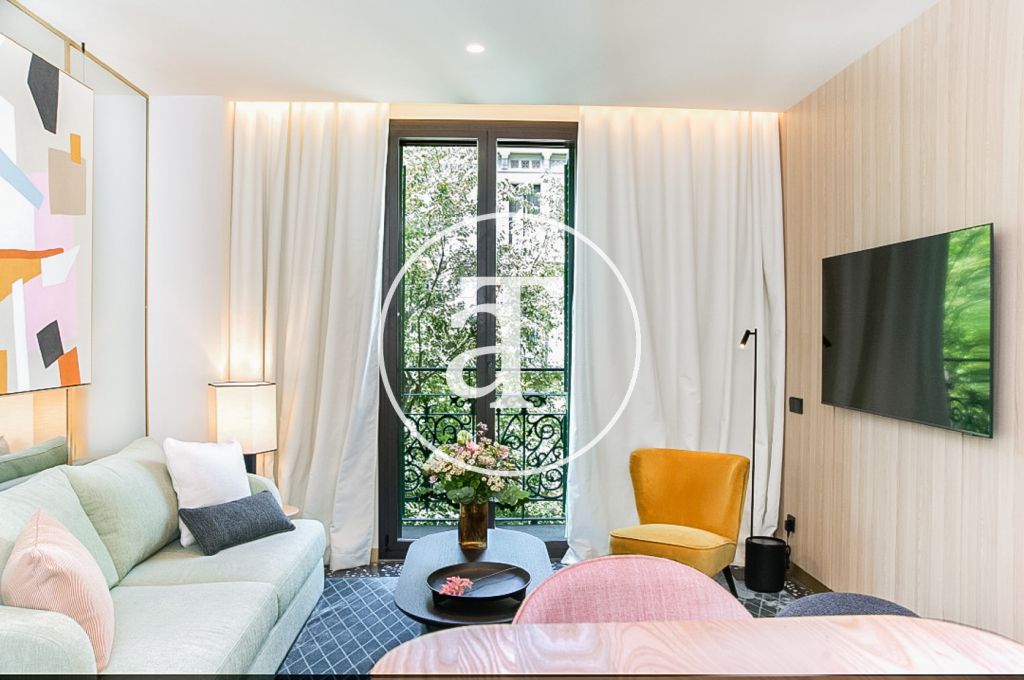 Piso de obra nueva, de alquiler temporal con 2 habitaciones en privilegiada zona de Barcelona 2