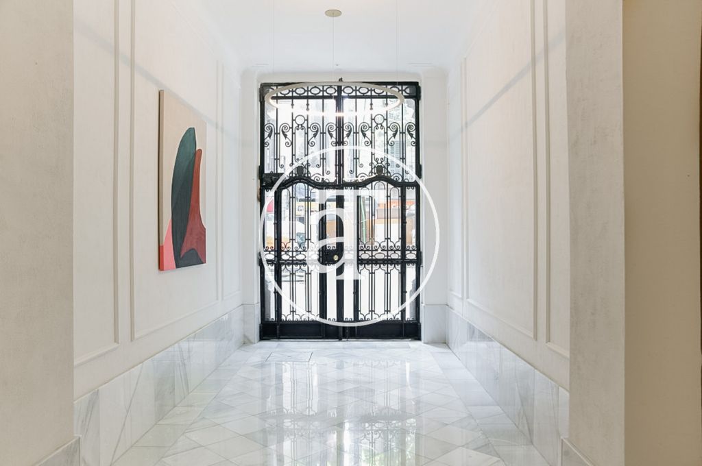 Piso de obra nueva, de alquiler temporal con 2 habitaciones en privilegiada zona de Barcelona 21