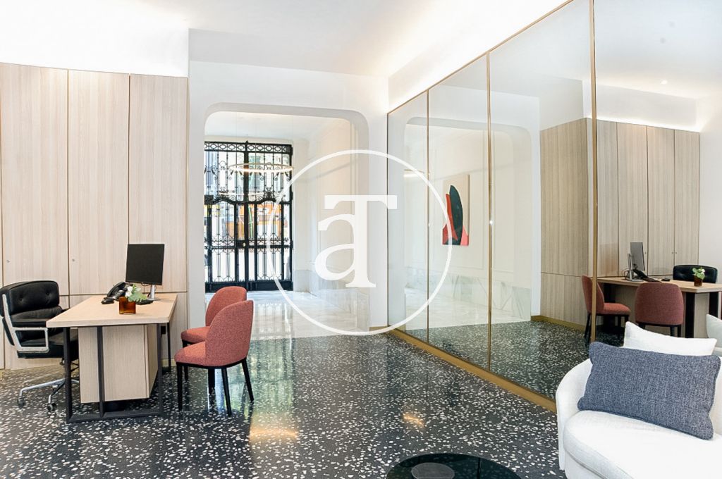 Piso de obra nueva, de alquiler temporal con 2 habitaciones en privilegiada zona de Barcelona 18