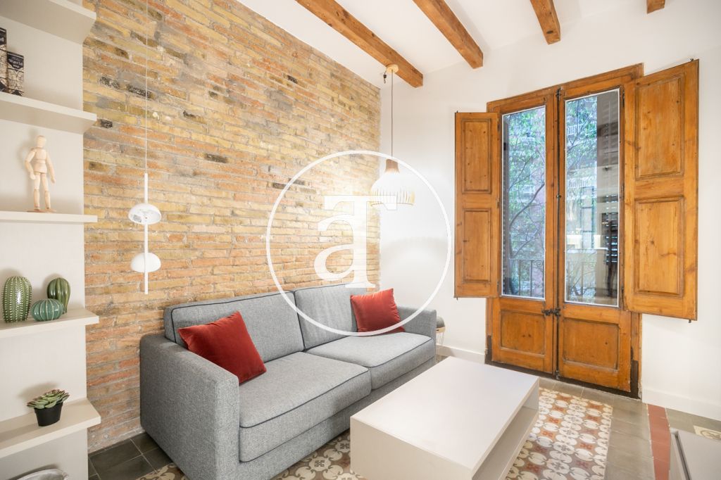 Beautiful renovated apartment just steps from the Sagrada Familia 1