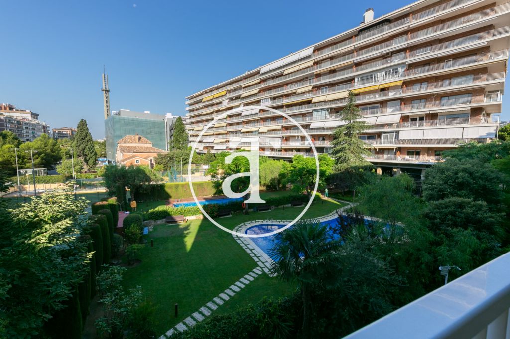 Luxury 4 bedroom apartment for temporary rental with 2 communal pools, sports area and social club in Pedralbes