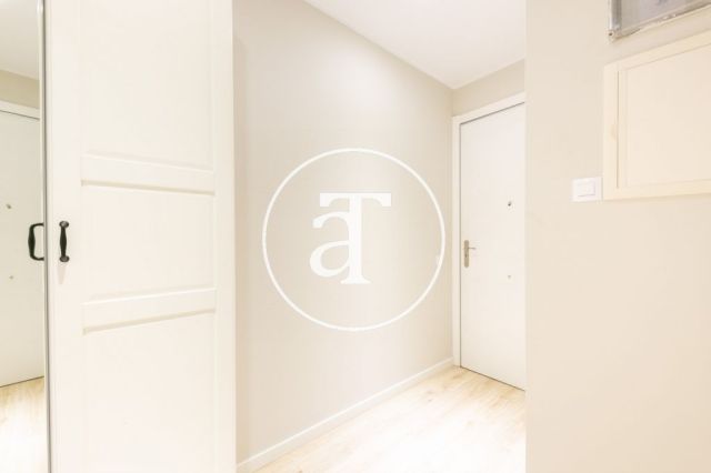 Monthly rental apartment with 2 bedrooms and terrace in Les Corts 32
