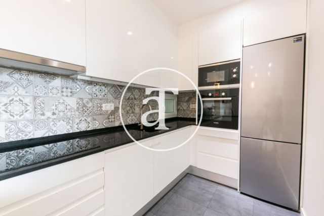 Monthly rental apartment with 2 bedrooms and terrace in Les Corts 15
