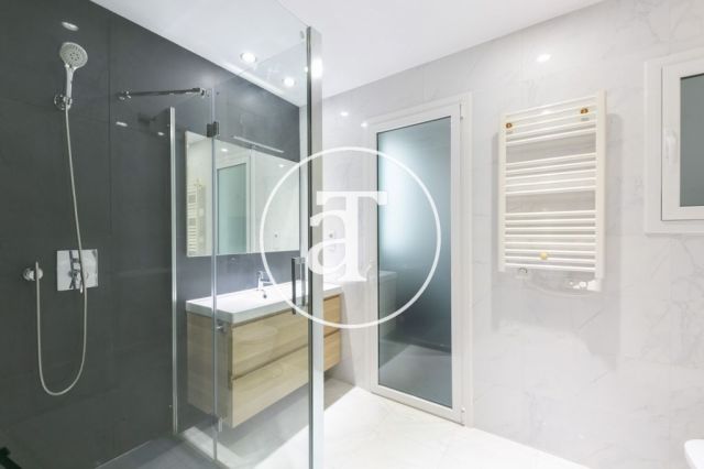 Monthly rental apartment with 2 bedrooms and terrace in Les Corts 27