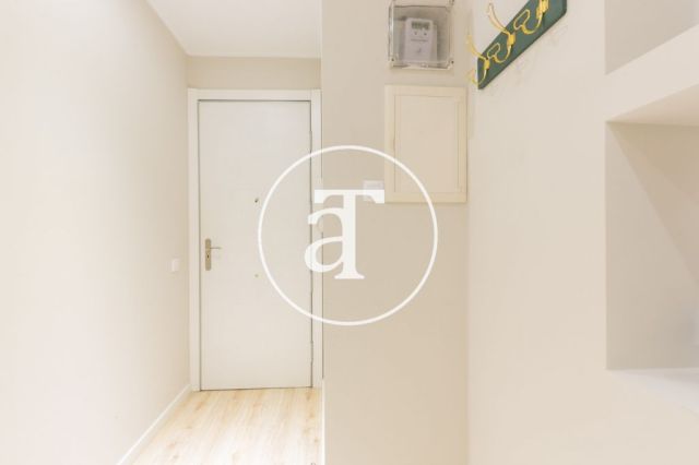 Monthly rental apartment with 2 bedrooms and terrace in Les Corts 33