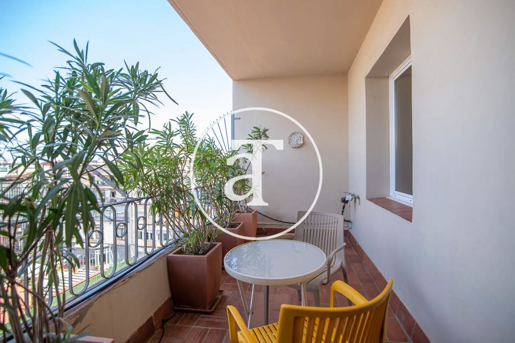 Monthly rent apartment with 3 bedrooms and terrace steps away from Plaza Catalunya 2