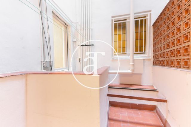 Location temporaire d'un appartement avec 3 chambres doubles à Eixample Dreta 16