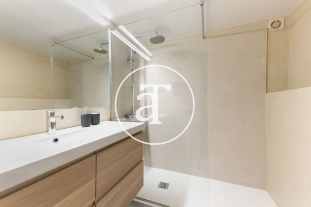 Location temporaire d'un appartement avec 3 chambres doubles à Eixample Dreta 25