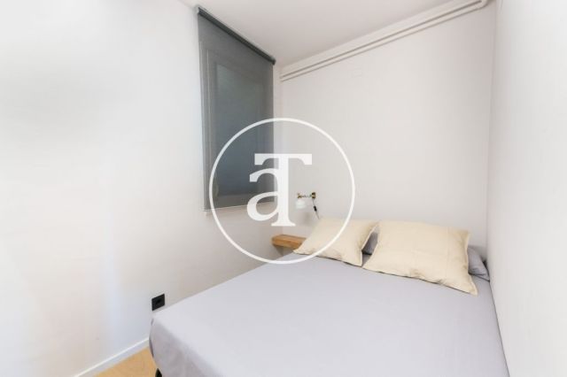 Location temporaire d'un appartement avec 3 chambres doubles à Eixample Dreta 21