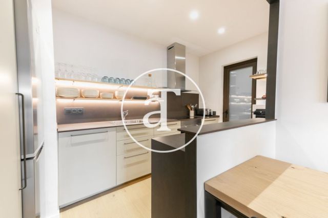 Location temporaire d'un appartement avec 3 chambres doubles à Eixample Dreta 14