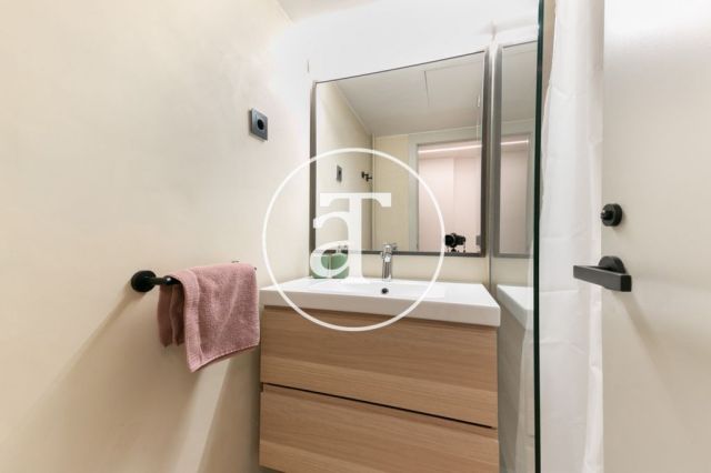 Location temporaire d'un appartement avec 3 chambres doubles à Eixample Dreta 23