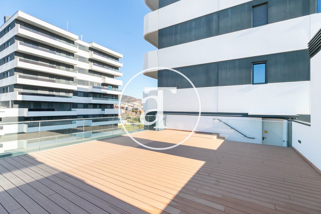 Brand new 4 bedroom monthly rental apartment with terrace and communal pool in Hospitalet de Llobregat 47