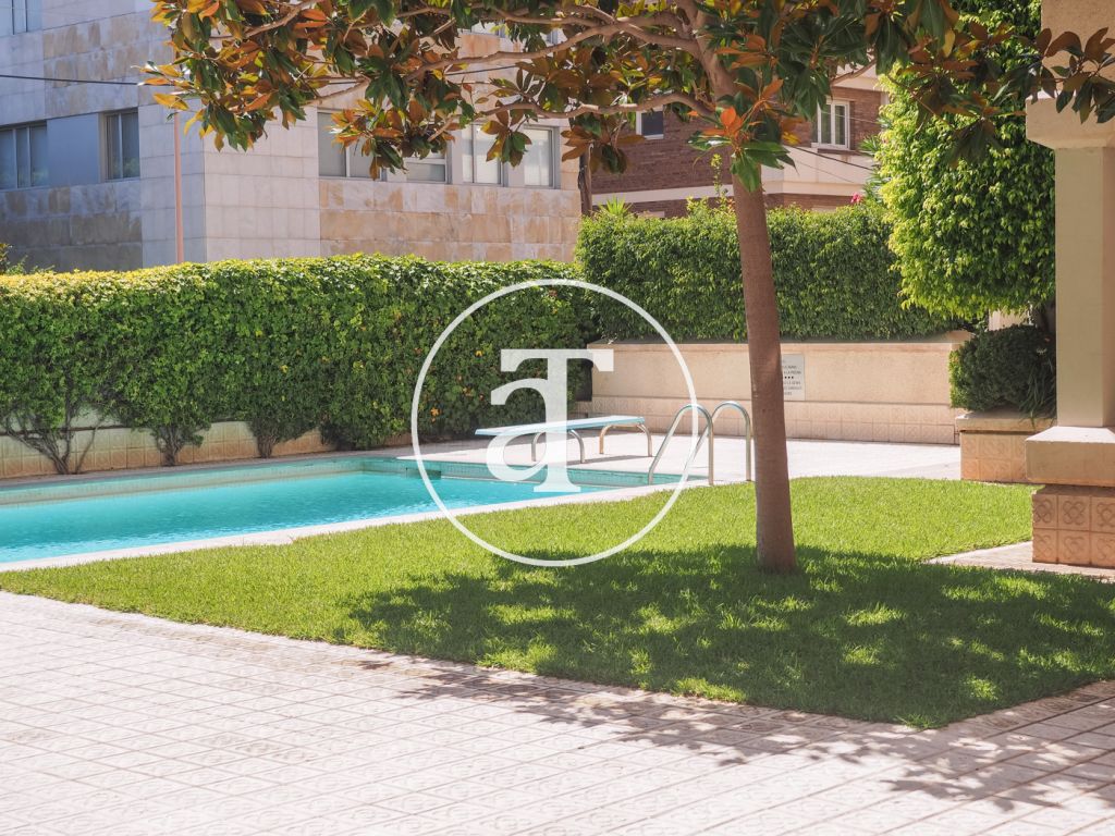Monthly rental penthouse with 3 bedroom, communal pool and garden area in the upper area of Barcelona 2