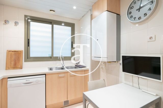 Monthly rental apartment with 3 bedroom and terrace close to Sant Antoni market 18