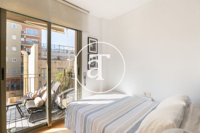 Monthly rental apartment with 3 bedroom and terrace close to Sant Antoni market 26