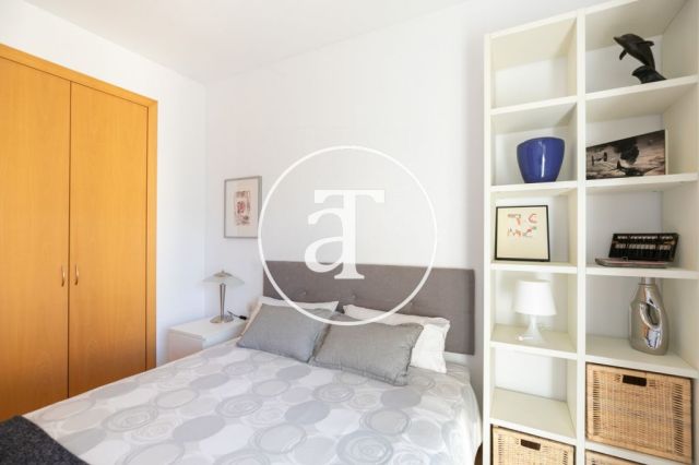 Monthly rental apartment with 3 bedroom and terrace close to Sant Antoni market 24