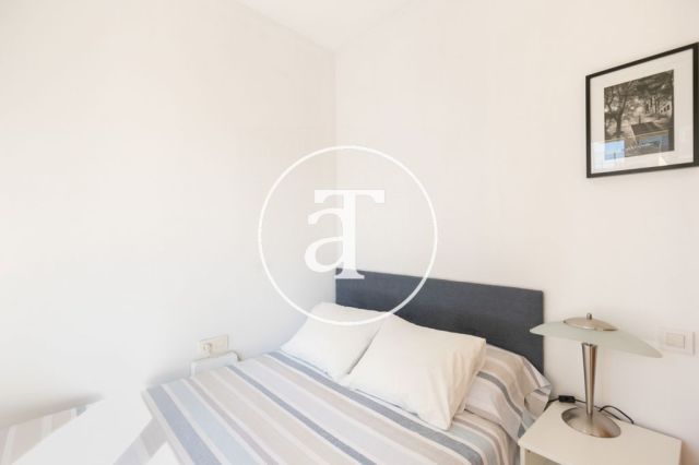 Monthly rental apartment with 3 bedroom and terrace close to Sant Antoni market 25
