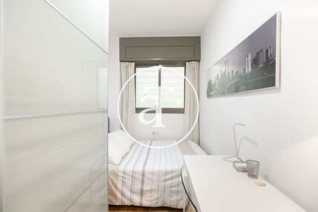 Monthly rental apartment with 3 bedroom and terrace close to Sant Antoni market 27