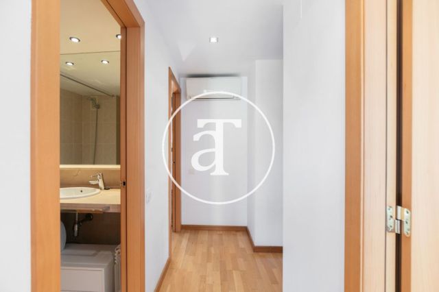 Monthly rental apartment with 3 bedroom and terrace close to Sant Antoni market 29