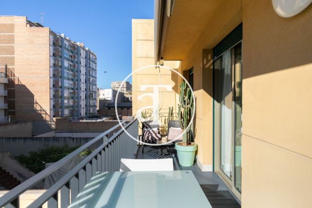 Monthly rental apartment with 3 bedroom and terrace close to Sant Antoni market 11