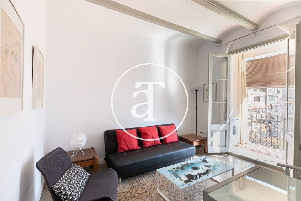 Monthly rental apartment with 3 bedrooms and terrace in Eixample Dreta