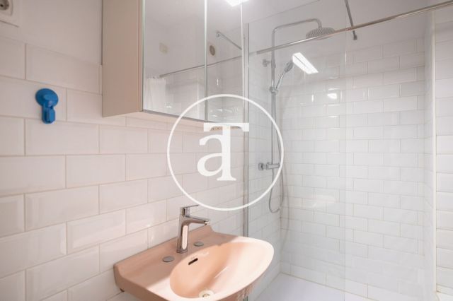 Monthly rental apartment with 2 bedrooms in Poble-sec 24