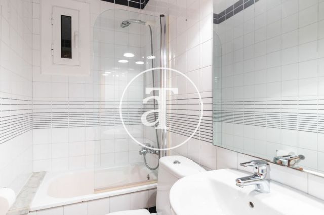 Location temporaire d'un appartement avec 3 chambres, un studio et une terrasse à Sagrada Familia 27