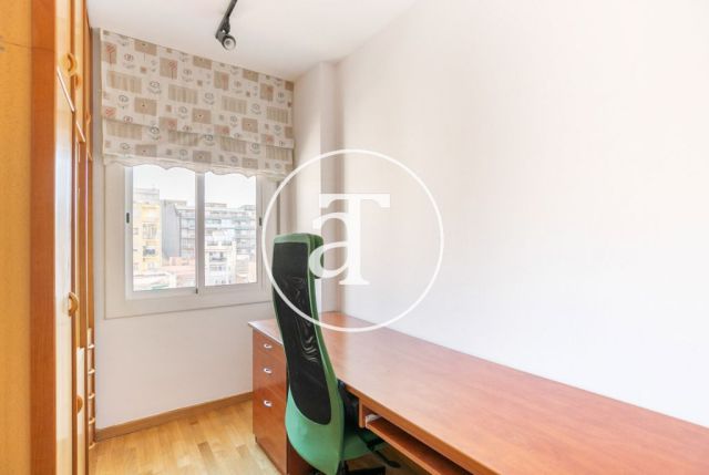 Location temporaire d'un appartement avec 3 chambres, un studio et une terrasse à Sagrada Familia 23