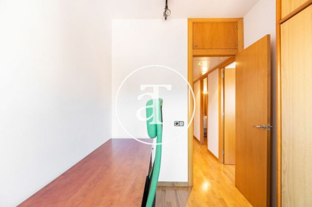Location temporaire d'un appartement avec 3 chambres, un studio et une terrasse à Sagrada Familia 22