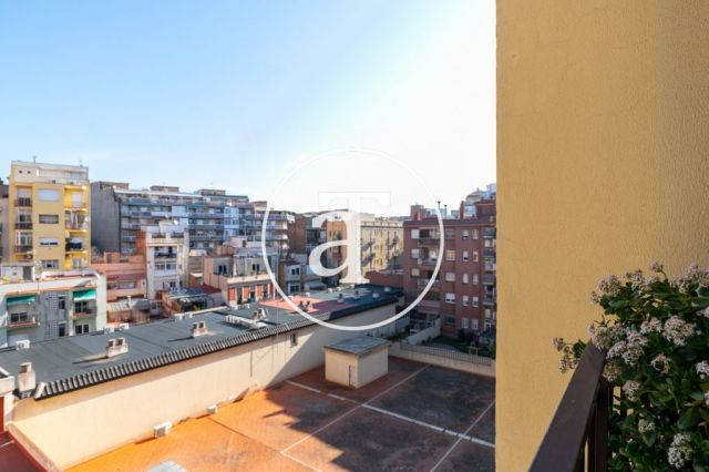 Location temporaire d'un appartement avec 3 chambres, un studio et une terrasse à Sagrada Familia 11