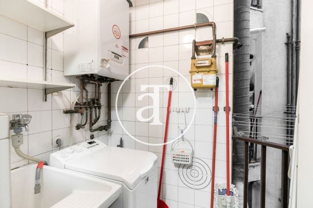 Location temporaire d'un appartement avec 3 chambres, un studio et une terrasse à Sagrada Familia 28
