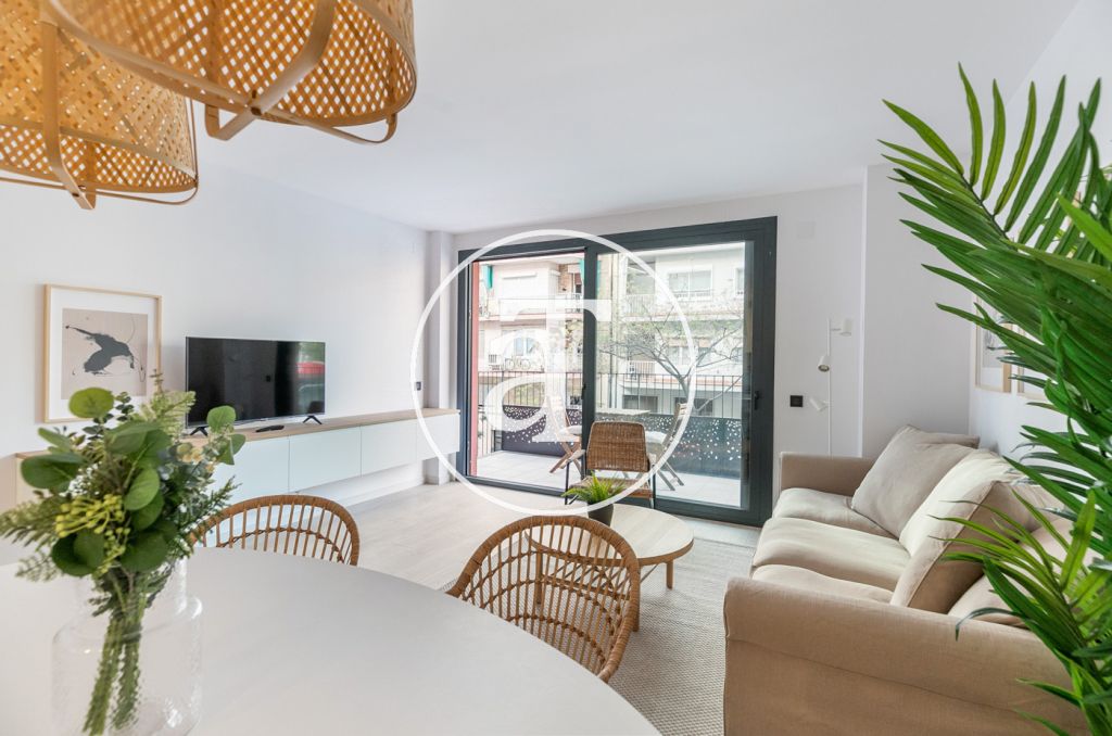 Piso de alquiler temporal de 2 habitaciones y estudio en zona residencial de Barcelona