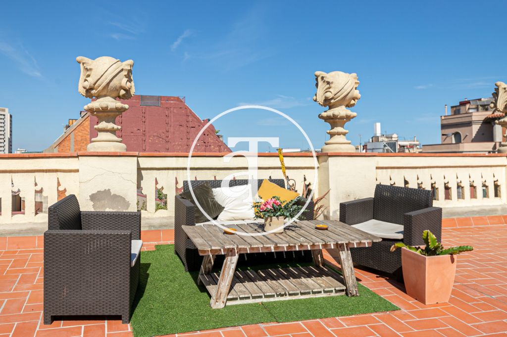Monthly rental penthouse with 3 bedrooms and large terrace in Eixample Dreta 2