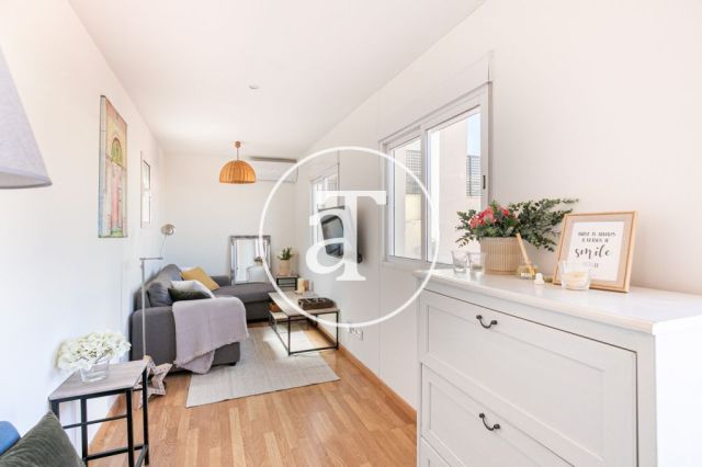 Monthly rental penthouse with 3 bedrooms and large terrace in Eixample Dreta 11