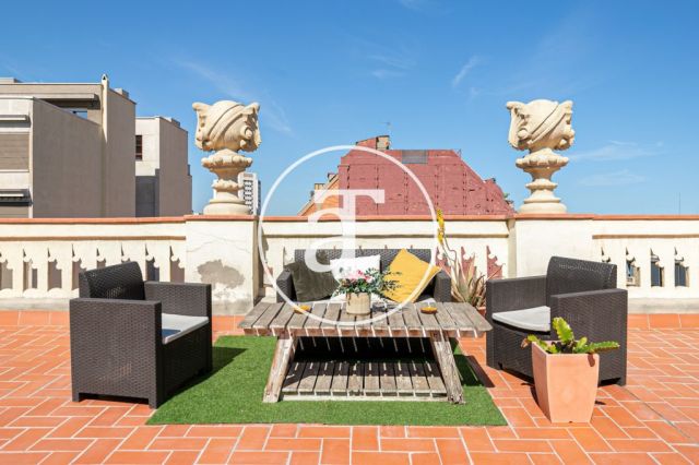 Monthly rental penthouse with 3 bedrooms and large terrace in Eixample Dreta