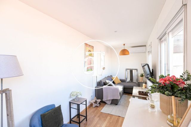 Monthly rental penthouse with 3 bedrooms and large terrace in Eixample Dreta 10