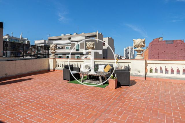 Monthly rental penthouse with 3 bedrooms and large terrace in Eixample Dreta 4