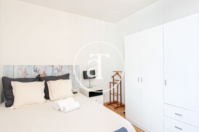 Monthly rental penthouse with 3 bedrooms and large terrace in Eixample Dreta 27